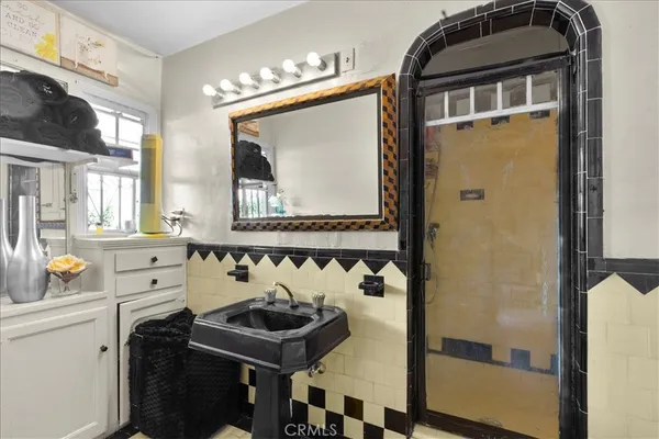 $875,000 | 3640 West 60th Street, Los Angeles, CA 90043