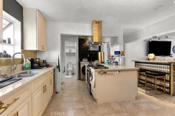 $875,000 | 3640 West 60th Street, Los Angeles, CA 90043