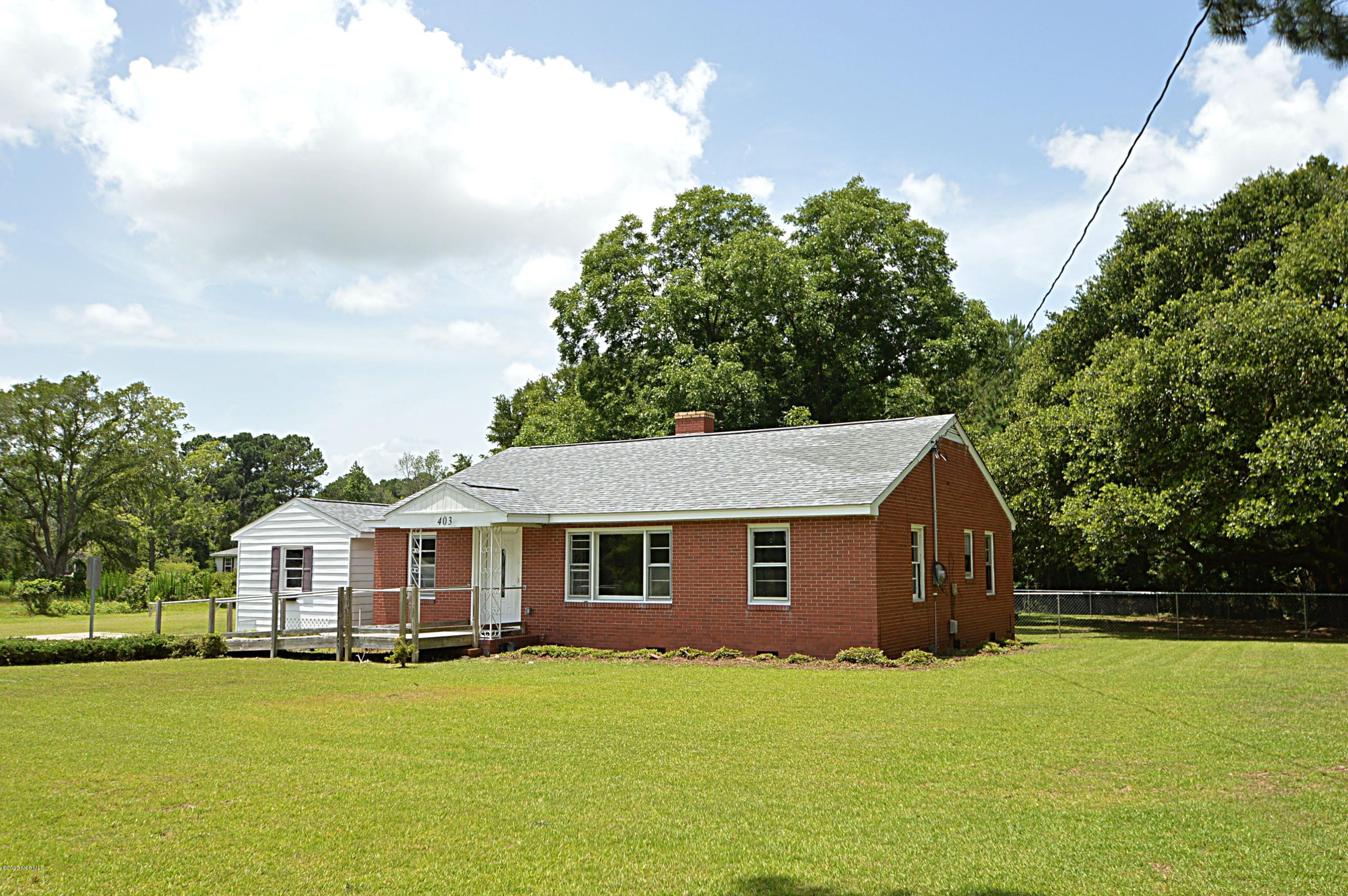 403 Howell Road New Bern, NC 28562 - Photo 4 of 31 DSC_0663