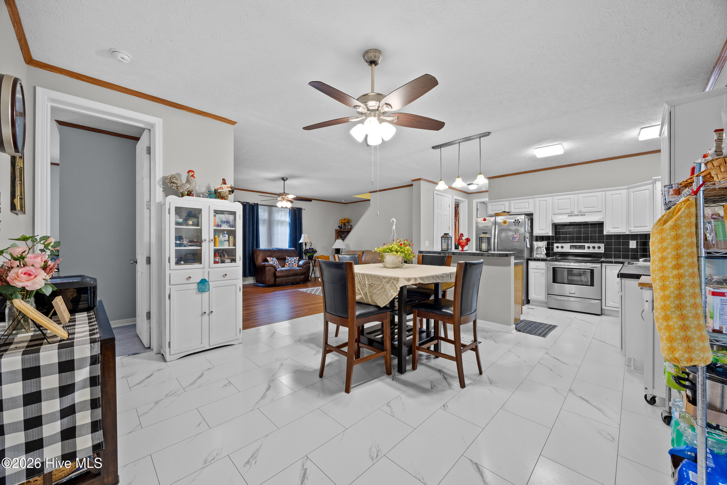 6079 Bell Williams Road Currie, NC 28435 - Photo 14 of 58 14_dining area