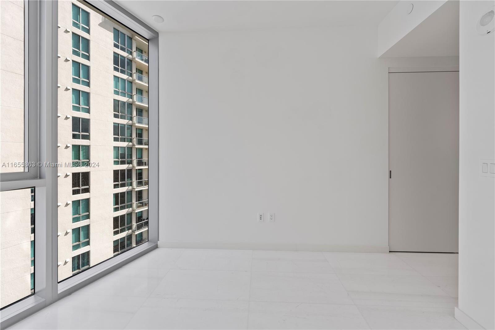 300 Biscayne Blvd Way, Unit 3201 Miami, FL 33131 - Photo 27 of 42 a view of an empty room with a window