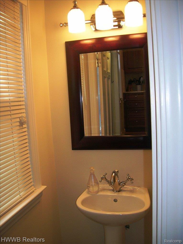 1777 Sheffield Road Birmingham, MI 48009 - Photo 9 of 16 Powder room