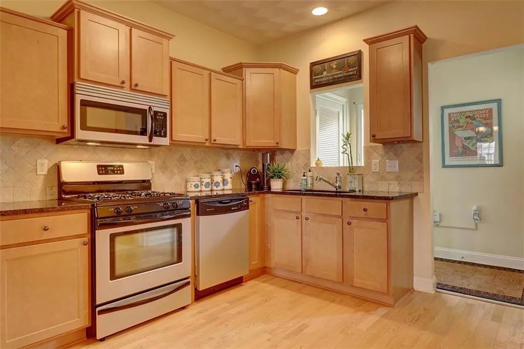 1032 West Shore Road Warwick, RI 02889 - Photo 8 of 48 Gallery Image 8