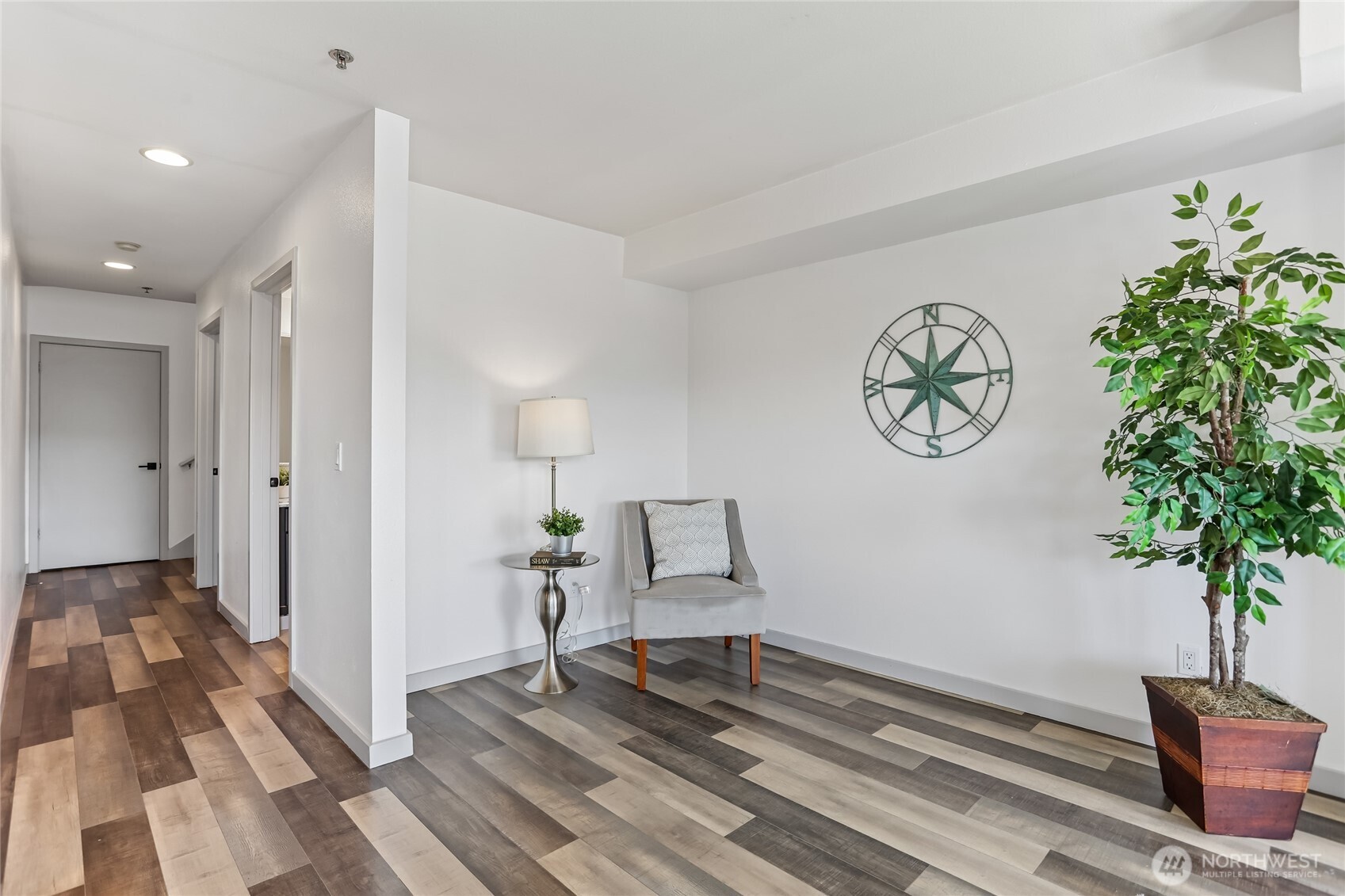 701 Galer Street, Unit 813 Seattle, WA 98109 - Photo 9 of 40