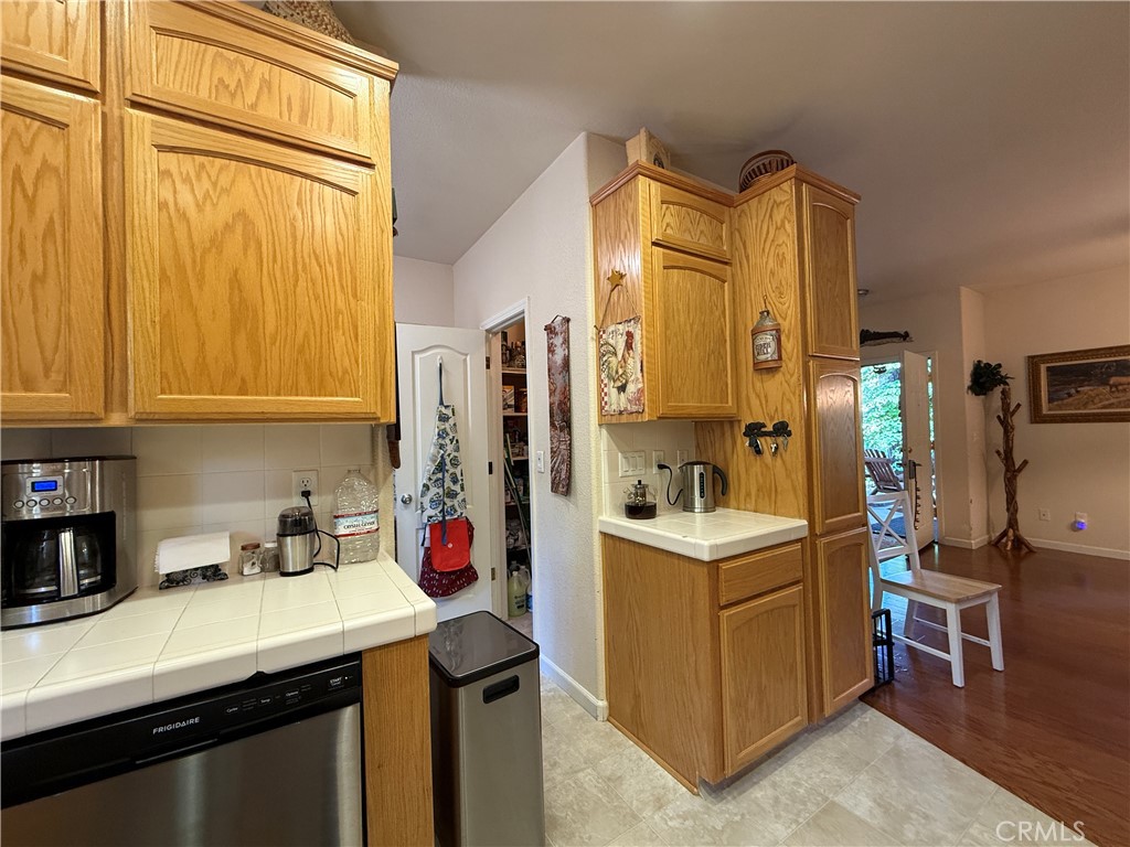 3502 Comet Mine Mariposa, CA 95338 - Photo 24 of 47 a utility room with cabinets and washer
