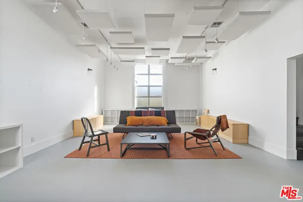 $9,950 | 558 Rose Avenue, Unit 3, Venice, CA 90291