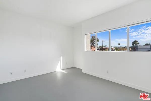$9,950 | 558 Rose Avenue, Unit 3, Venice, CA 90291