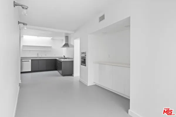 $9,950 | 558 Rose Avenue, Unit 3, Venice, CA 90291