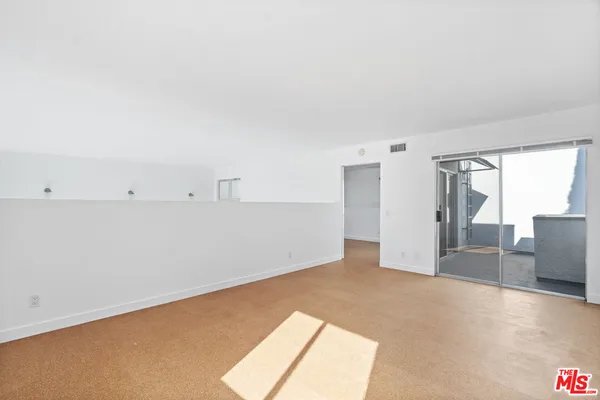 $9,950 | 558 Rose Avenue, Unit 3, Venice, CA 90291