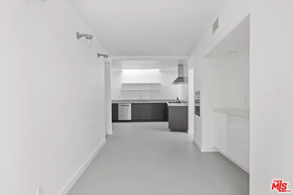 $9,950 | 558 Rose Avenue, Unit 3, Venice, CA 90291