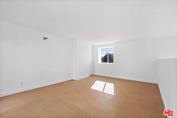 $9,950 | 558 Rose Avenue, Unit 3, Venice, CA 90291