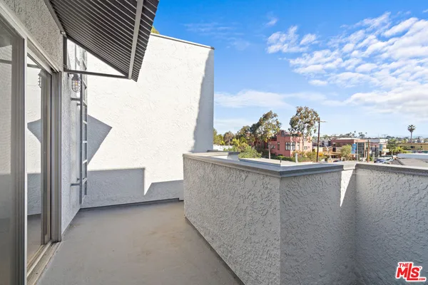$9,950 | 558 Rose Avenue, Unit 3, Venice, CA 90291