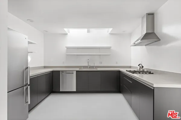 $9,950 | 558 Rose Avenue, Unit 3, Venice, CA 90291