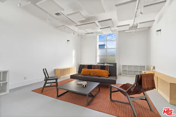 $9,950 | 558 Rose Avenue, Unit 3, Venice, CA 90291