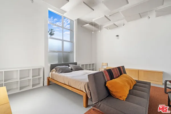 $9,950 | 558 Rose Avenue, Unit 3, Venice, CA 90291