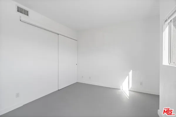 $9,950 | 558 Rose Avenue, Unit 3, Venice, CA 90291