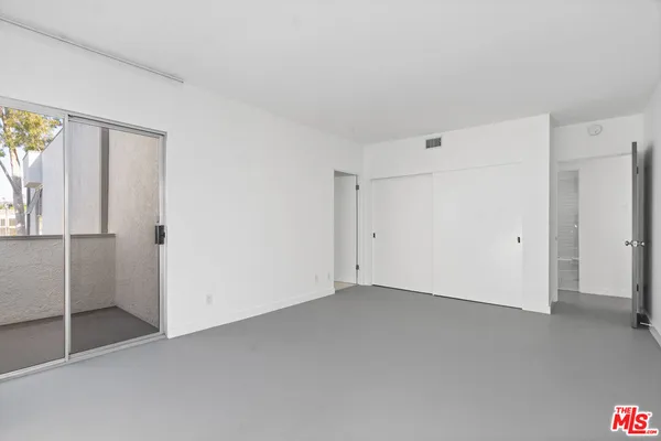 $9,950 | 558 Rose Avenue, Unit 3, Venice, CA 90291
