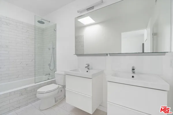 $9,950 | 558 Rose Avenue, Unit 3, Venice, CA 90291
