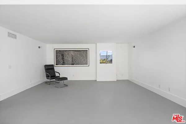 $9,950 | 558 Rose Avenue, Unit 3, Venice, CA 90291