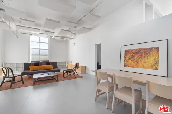 $9,950 | 558 Rose Avenue, Unit 3, Venice, CA 90291