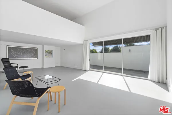 $9,950 | 558 Rose Avenue, Unit 3, Venice, CA 90291