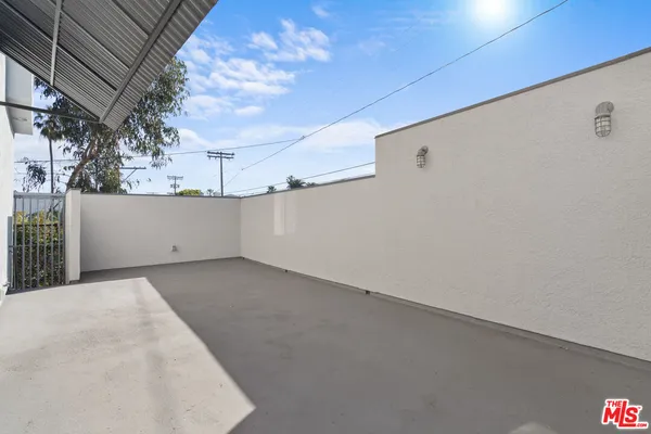 $9,950 | 558 Rose Avenue, Unit 3, Venice, CA 90291