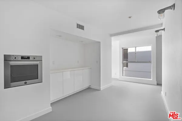 $9,950 | 558 Rose Avenue, Unit 3, Venice, CA 90291