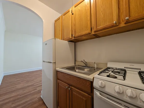 $1,295 | 2536 North Sawyer Avenue, Unit 205, Chicago, IL 60647