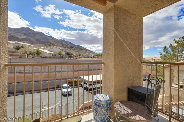 $205,000 | 2110 Los Feliz Street, Unit 2064, Las Vegas, NV 89156