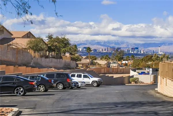 $200,000 | 2110 Los Feliz Street, Unit 2064, Las Vegas, NV 89156