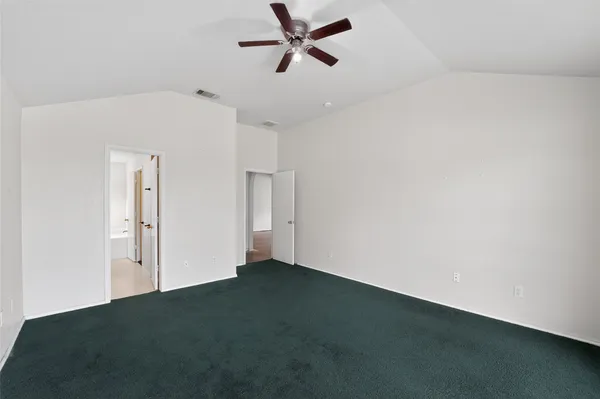 $176,250 | 152 Eagle Drive, Luling, TX 78648