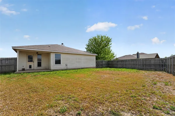 $176,250 | 152 Eagle Drive, Luling, TX 78648