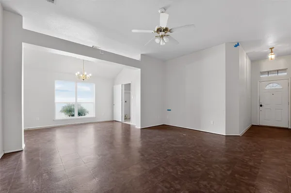 $176,250 | 152 Eagle Drive, Luling, TX 78648