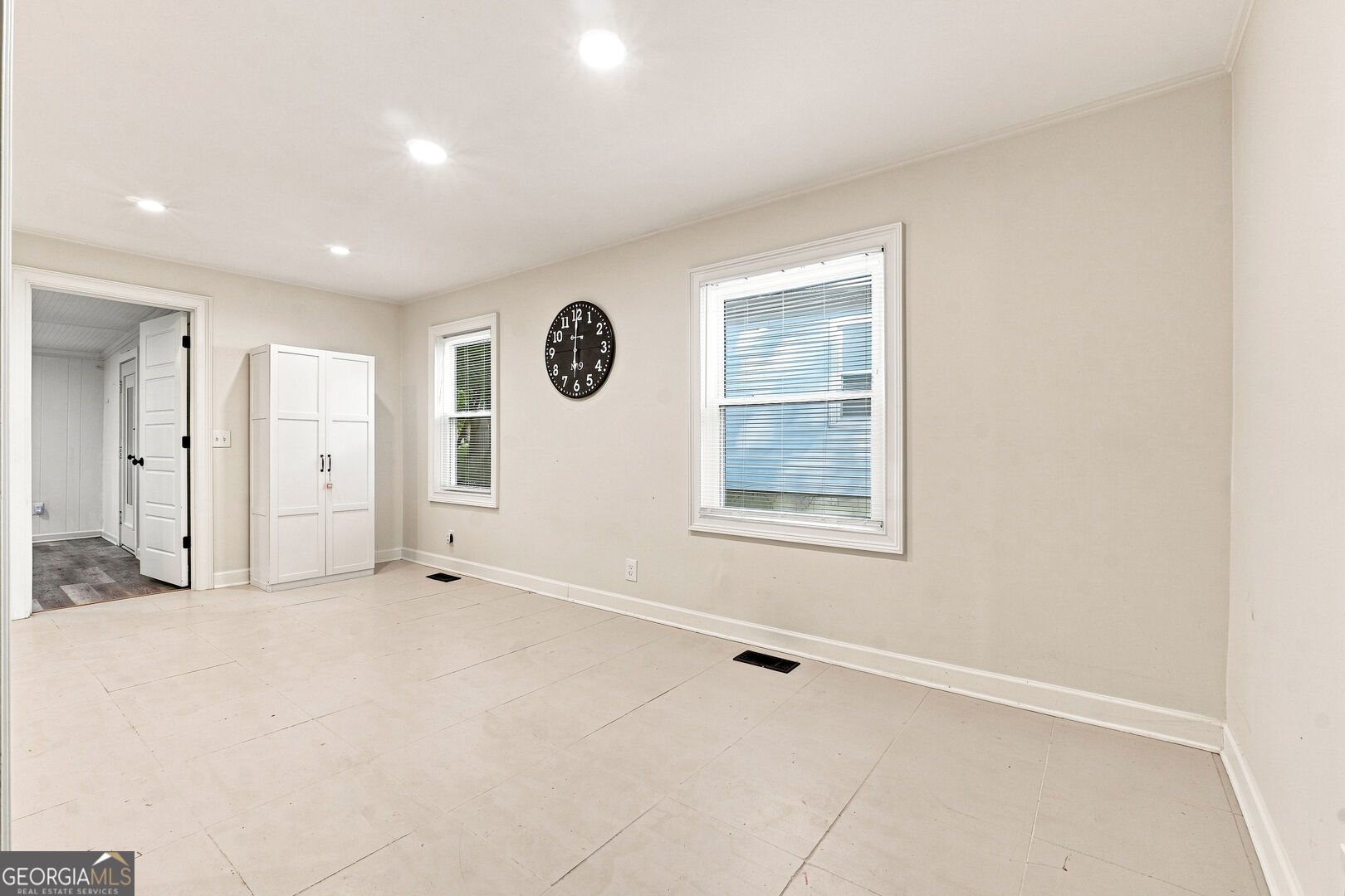 2248 Rugby Terrace College Park, GA 30337 - Photo 5 of 19 Gallery Image 5