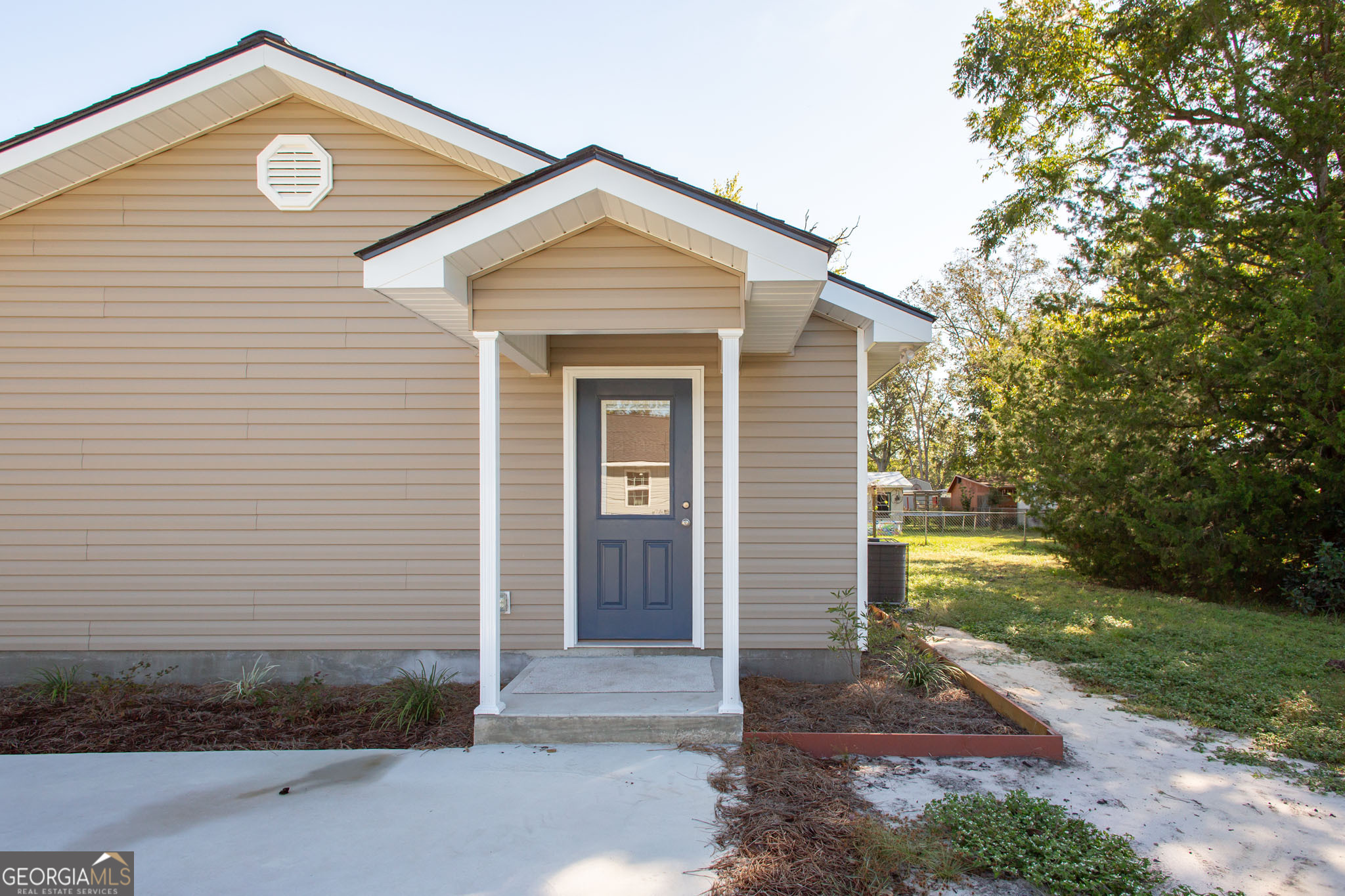 121 Union Street Waycross, GA 31501 - Photo 2 of 25 a front view of a house with a yard