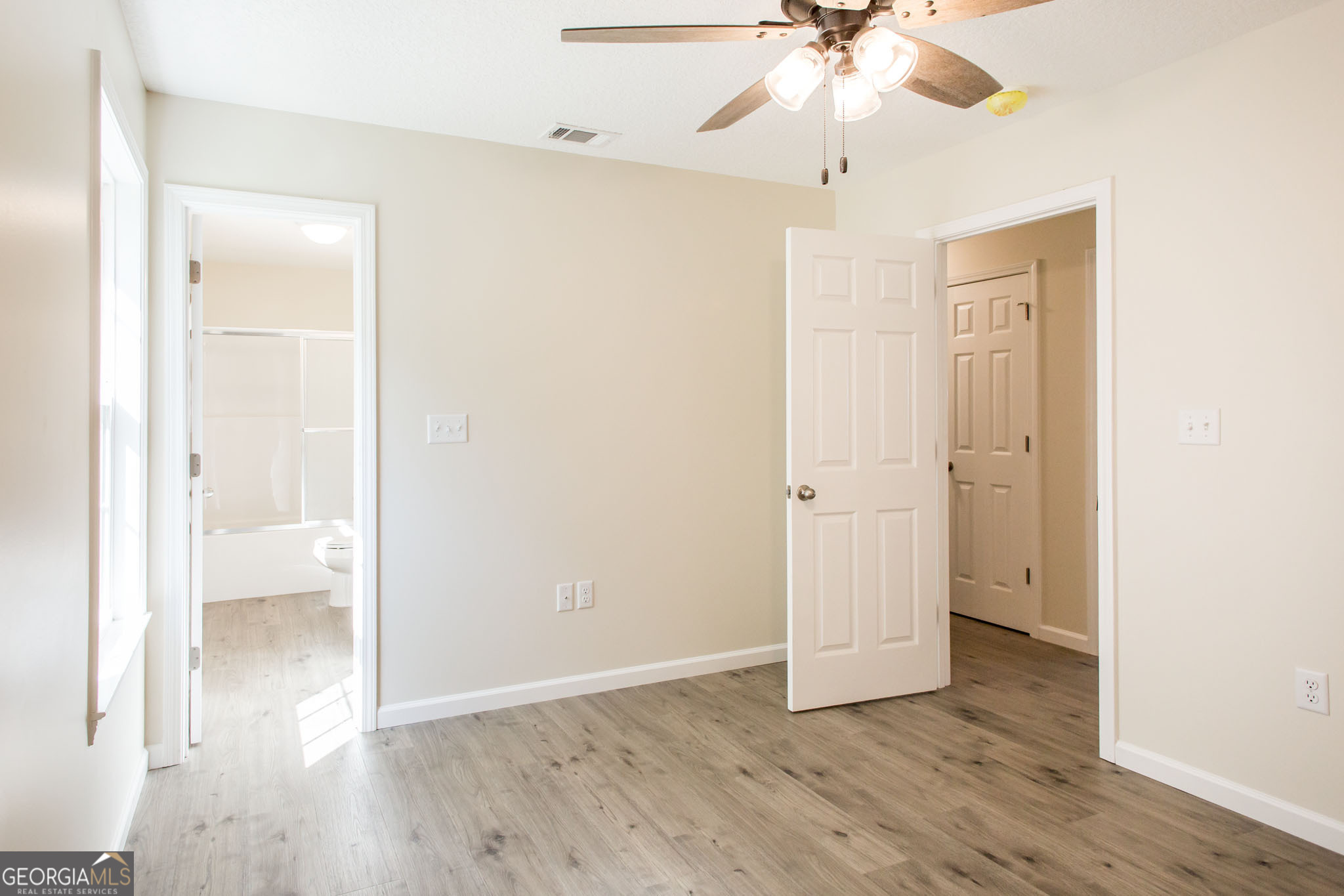 121 Union Street Waycross, GA 31501 - Photo 21 of 25 wooden floor in an empty room
