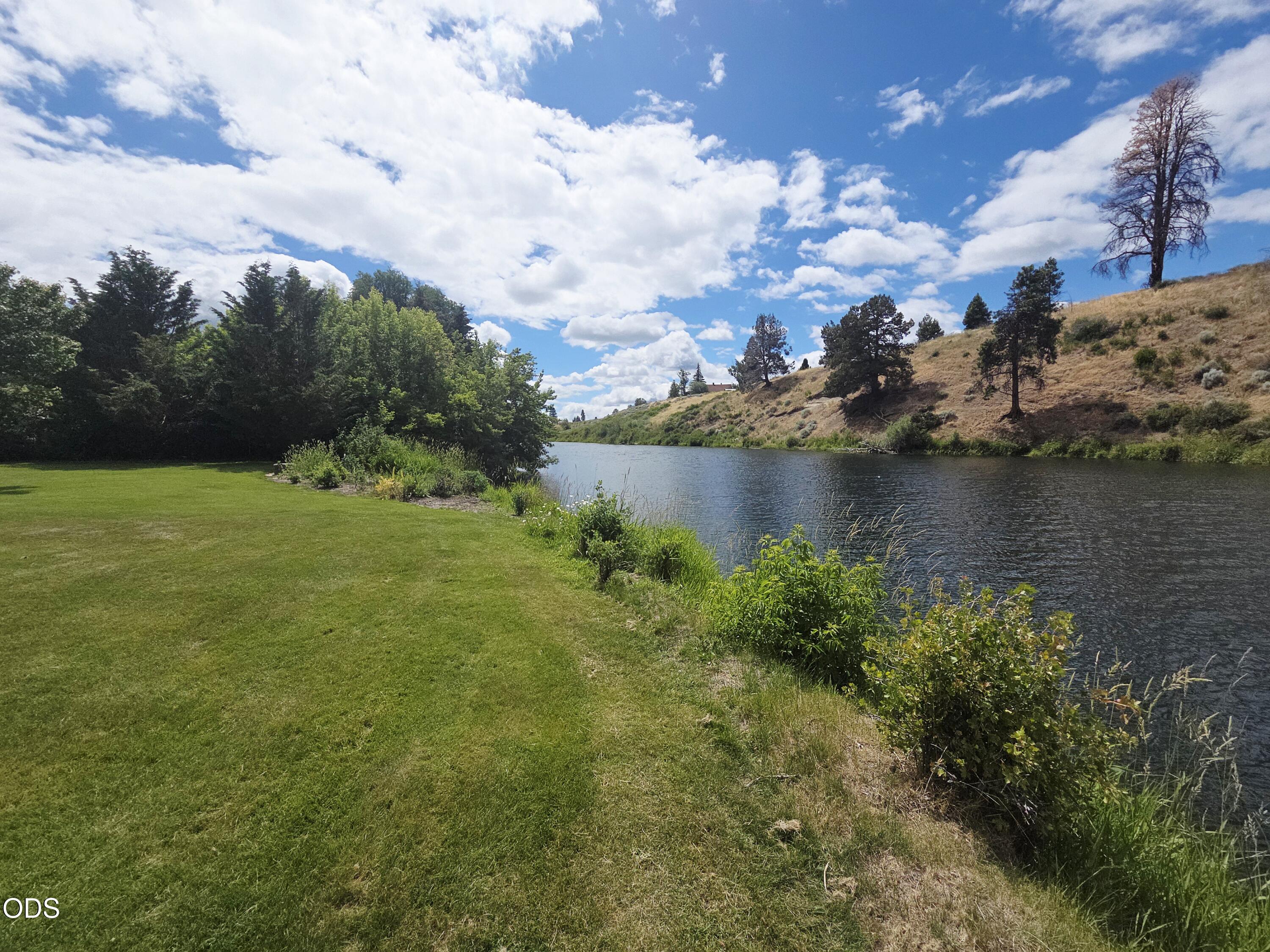 32928 Rivers Drive Chiloquin, OR 97624 - Photo 11 of 64 a view of a lake with houses