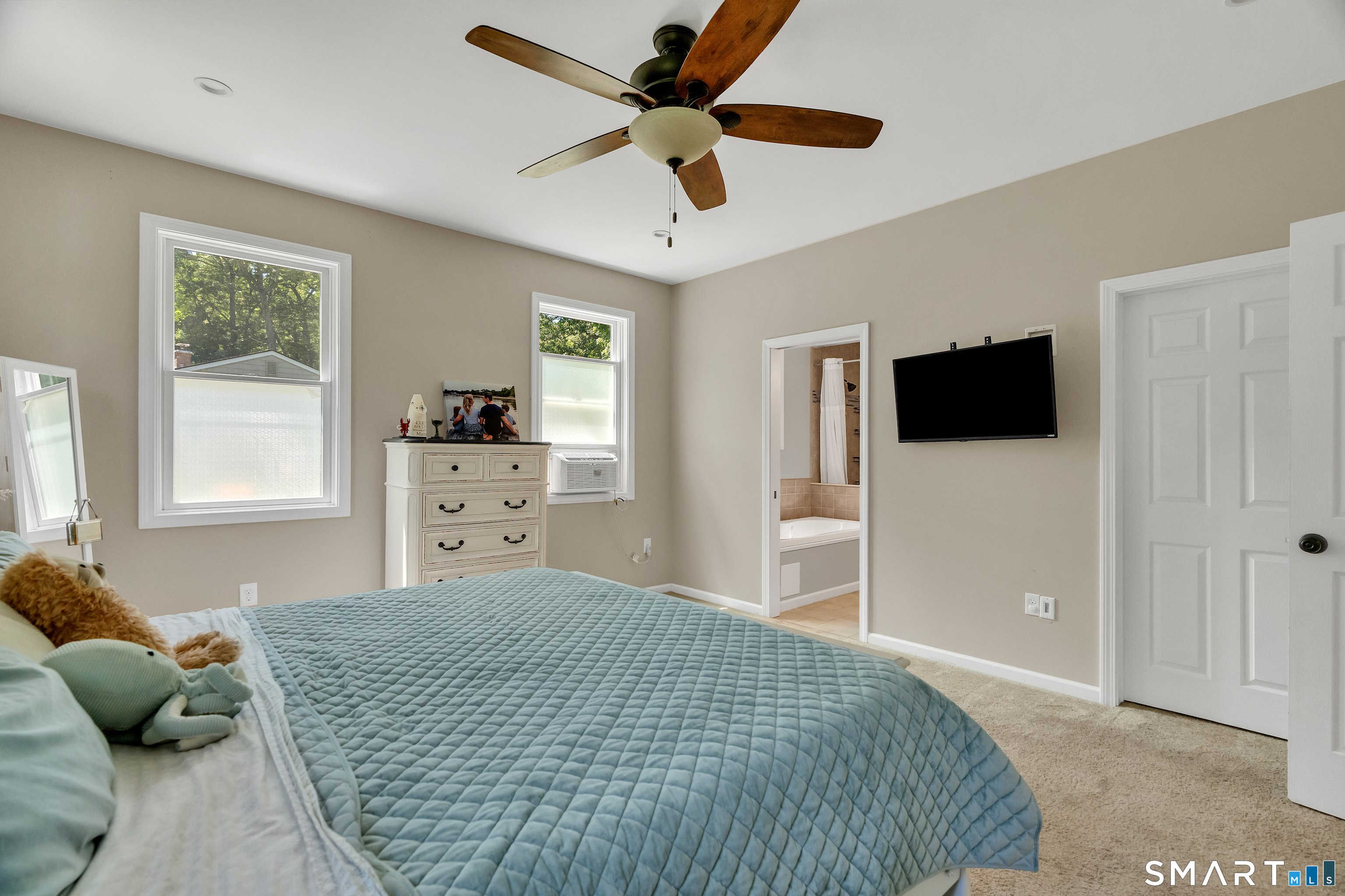 13 Foxcroft Road East Lyme, CT 06357 - Photo 12 of 36
