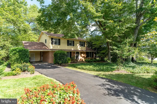 $850,000 | 9600 Helenwood Drive, Fairfax, VA 22032