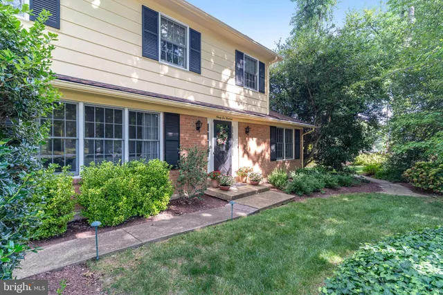 a view of a house with a yard and plants