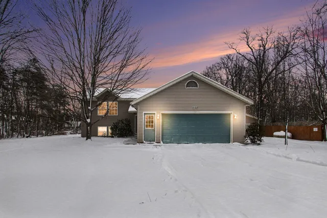 $399,900 | 9370 128th Avenue, West Olive, MI 49460