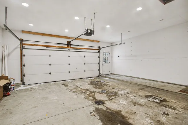 $399,900 | 9370 128th Avenue, West Olive, MI 49460