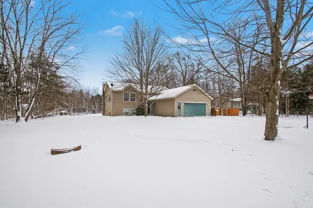 $399,900 | 9370 128th Avenue, West Olive, MI 49460