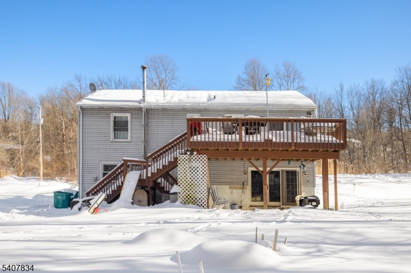 31 Meadow Lane Vernon, NJ 07462 - Photo 33 of 43 a front view of a white building