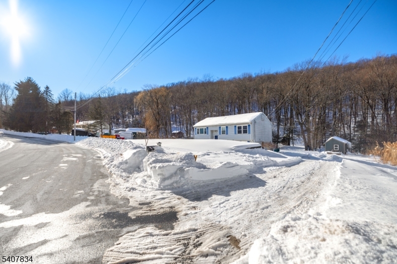 31 Meadow Lane Vernon, NJ 07462 - Photo 4 of 43 a view of a backyard of a house