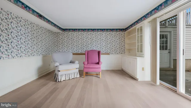 a view of entryway with furniture