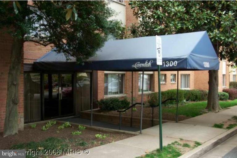 1300 South Arlington Ridge Road, Unit 309 Arlington, VA 22202 - Photo 1 of 14 a house view with a garden space