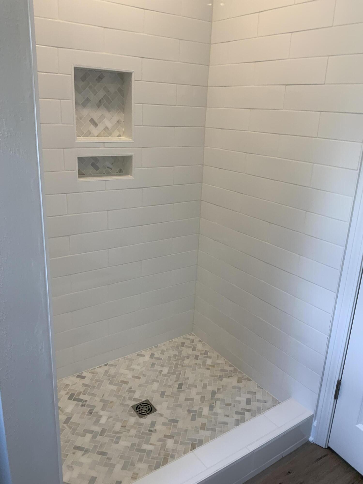 32 Laurel Oaks Drive Freeport, FL 32439 - Photo 5 of 11 a bathroom with a shower