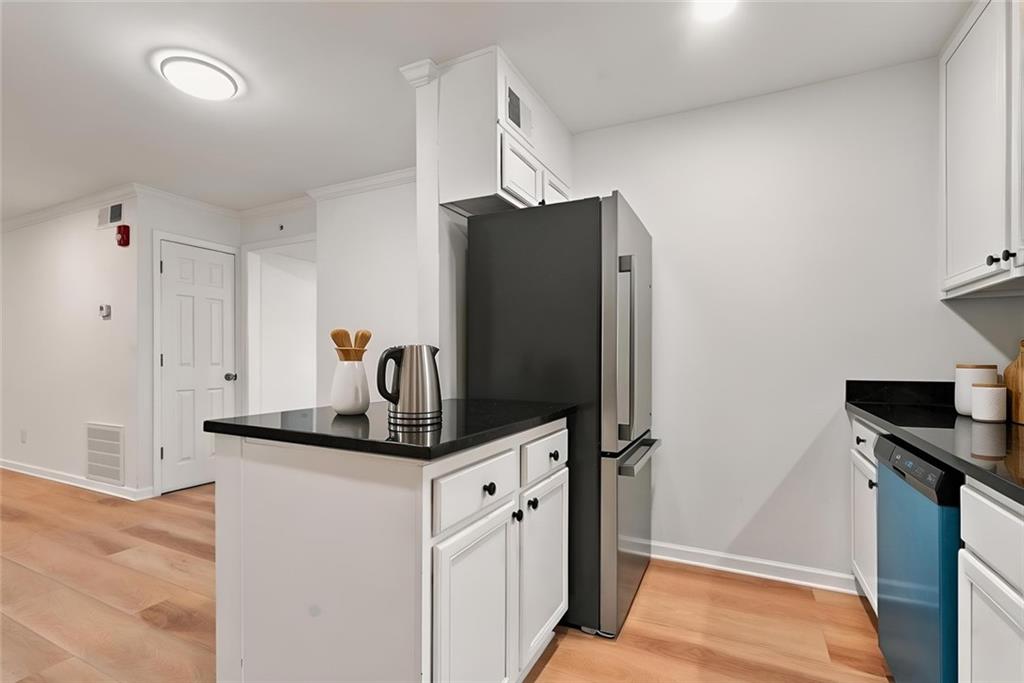 5095 Roswell Road, Unit 203 Sandy Springs, GA 30342 - Photo 13 of 36 Gallery Image 13