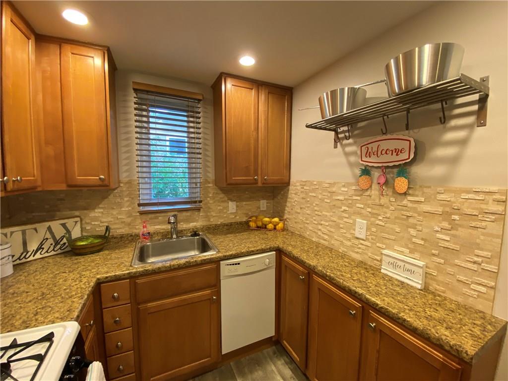 615 Kelso Road Pittsburgh, PA 15243 - Photo 8 of 25 Would you love to cook in this fabulous kitchen??? Tons of storage and counter space.